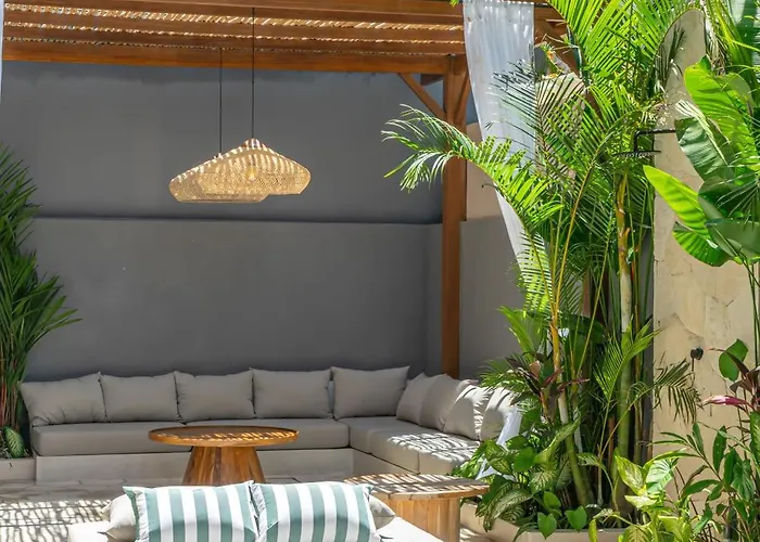 Villa Yuko, Tropical Bliss 2br Villa, Short Stroll To