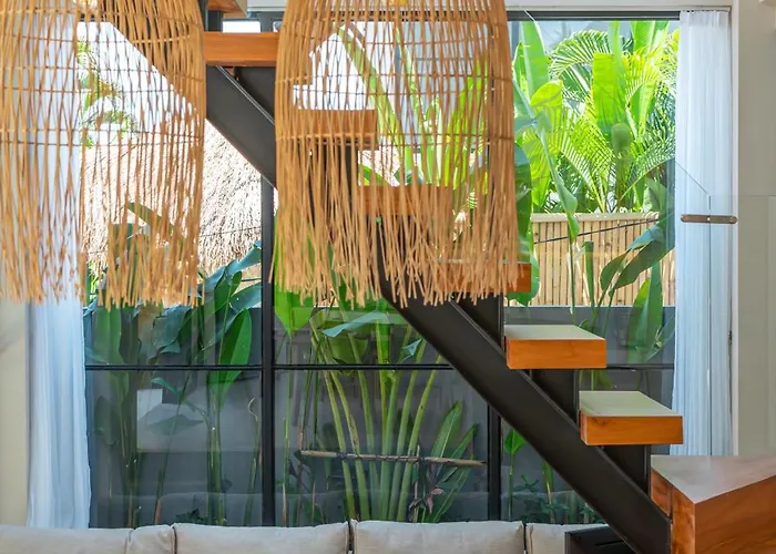 Yuko, Tropical Bliss 2br Villa, Short Stroll To