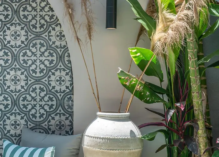 Yuko, Tropical Bliss 2br Villa, Short Stroll To Villa *