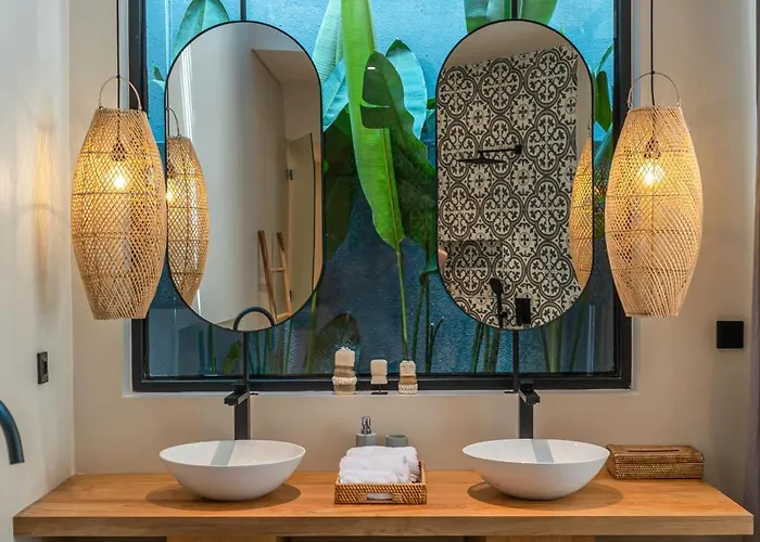 Yuko, Tropical Bliss 2br Villa, Short Stroll To *